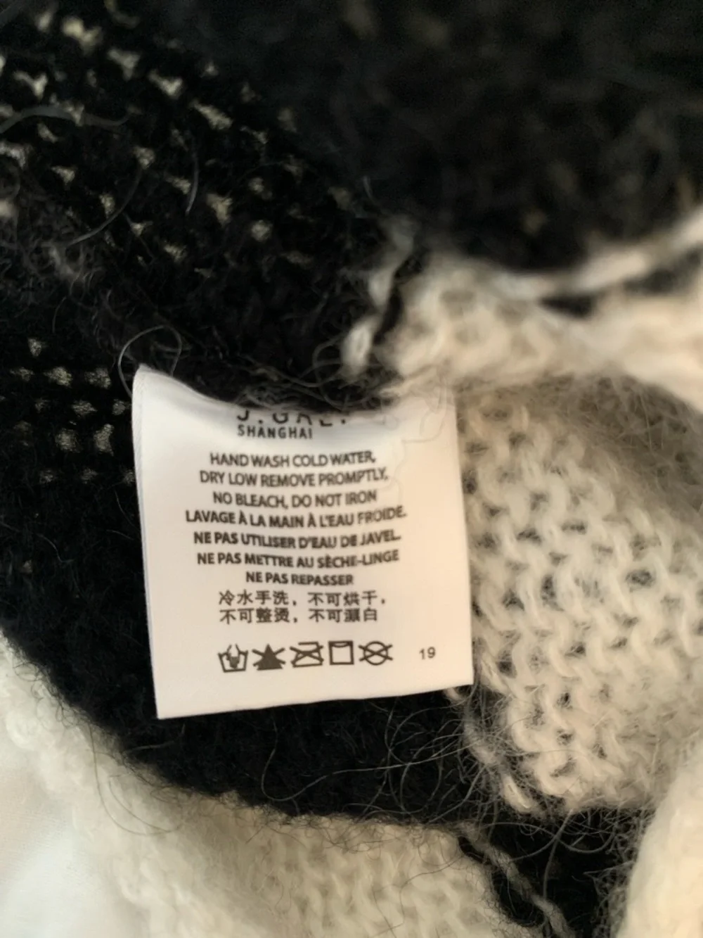 Brandy Melville John Galt Colette Striped Sweater Black & White Size S - Picture 11 of 11